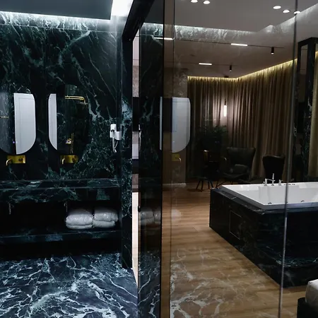 Otel Monaco Kamez